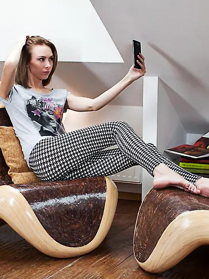 Gorgeous brunette teen Serpente Edita looking so hot when rubbin