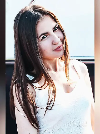 Camgirl bisexual squirt