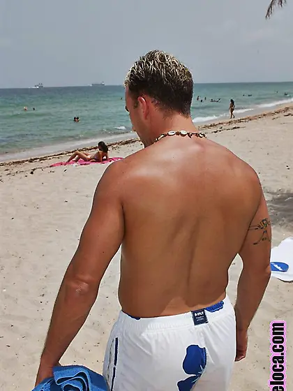 Skinny brunette chica Missy Blue gets her fuck hole stretched by