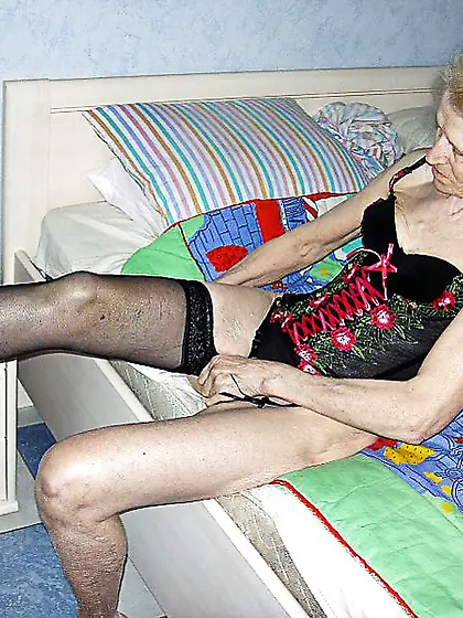 Josee OLD GRANNY 70 y...