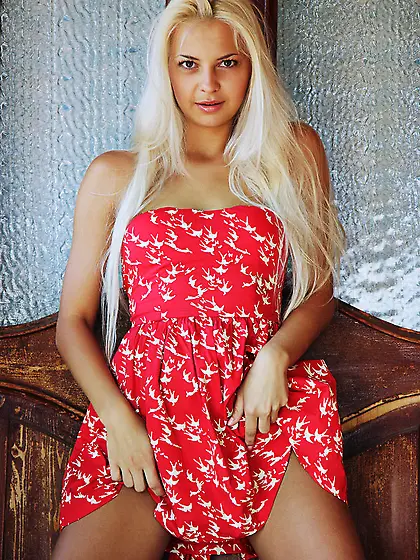 Blonde exudes confidence as she shows her yummy little slit