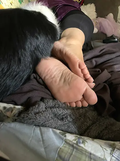 Latina mom feet