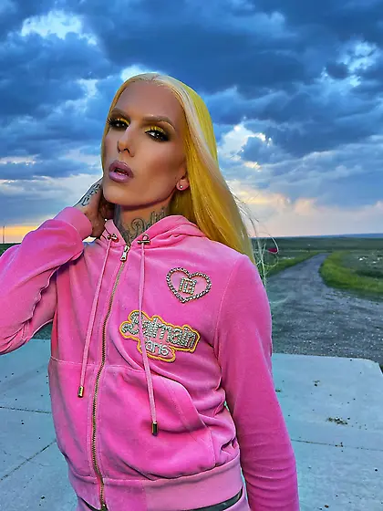 Jeffree Star tattooed makeup twink