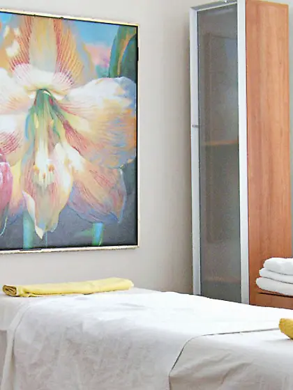 Brunette teen babe long