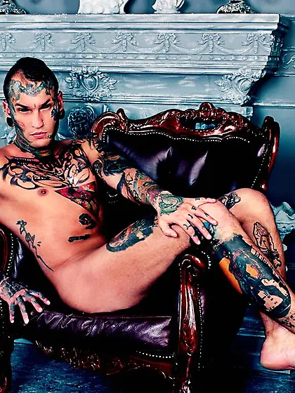 White man sashapataki close