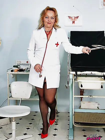 Chubby hairy pussy masturbation