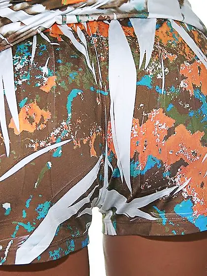 Dark haired yummy latina Sephora Amor gets her hairless juicy pu