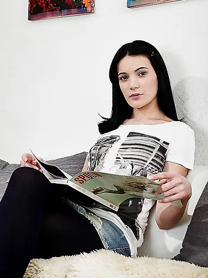 Raven-haired teen knows what her boyfriend likes and lets him fu