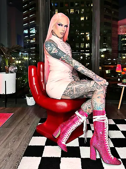 Jeffree Star tattooed makeup twink