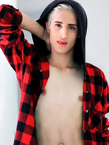 Latin young man TylerGilbert like to snapshot