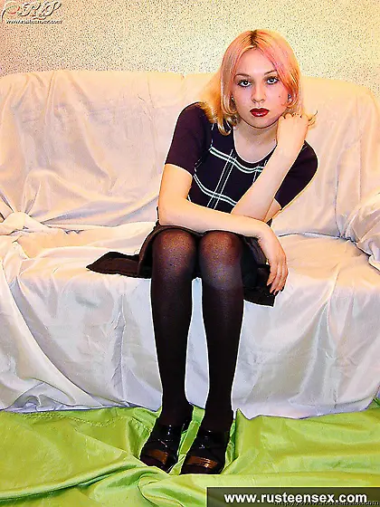 Teen blonde panties play