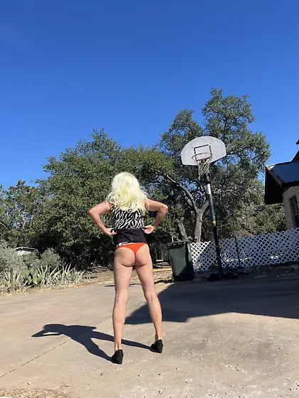 Michael P feeling like a woman at home Austin area