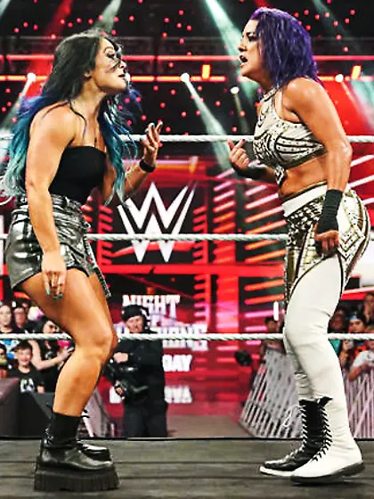 Lyra Valkyria and Bayley