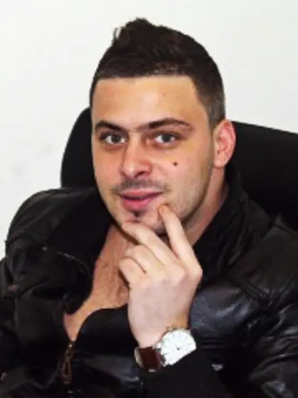 Brunette Littlemole Fingering.