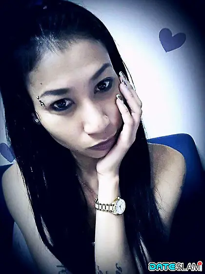 Babe is addicted to selfies on the brink between sweetness and s