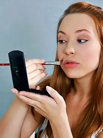 Yaneta Nubiles takes off her blue jeans and fingers her meaty te