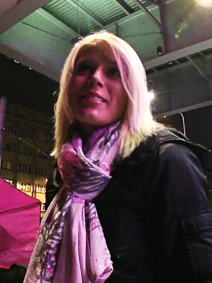 Foxy blonde tasty small