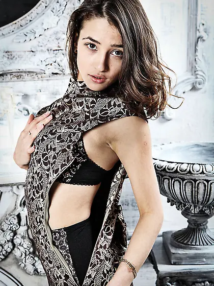 Dark-haired chick dressed in black gets naked and spreads her le