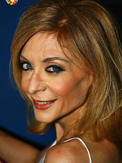 Mature hottie blowing massive black dick through the glory-hole