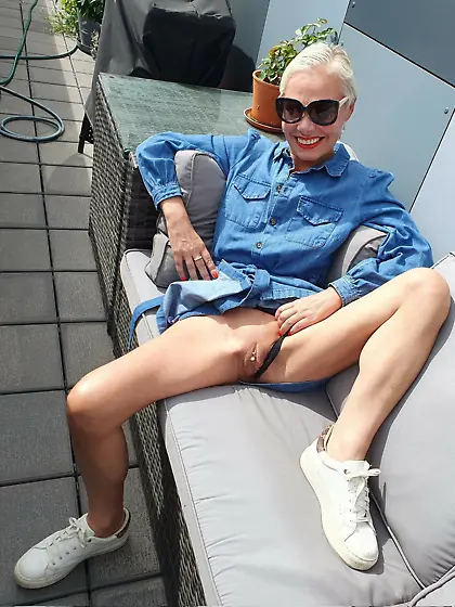 flashing milfs and teens