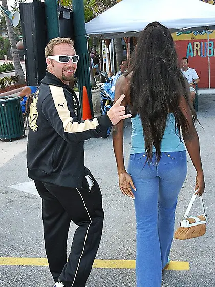 Gorgeous ebony babe Diamond Jackson has her chocolate pussy thra