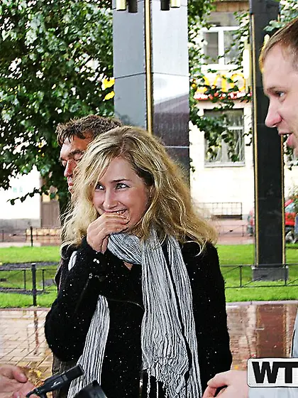 Two men picked up slutty blonde and nailed her in all holes in t