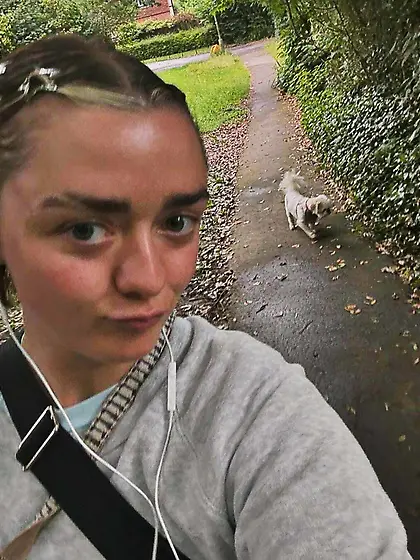 Maisie Williams - got ugly as shit