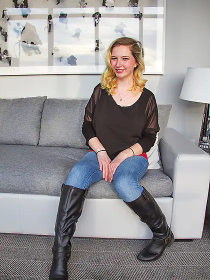 Naturally upbeat girl with an amazing body is here to tease