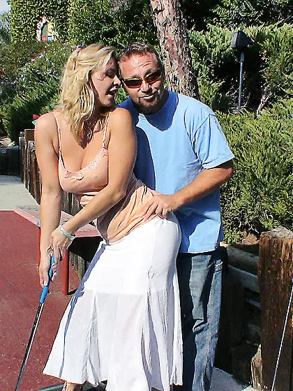 Phyllisha Anne spreads her sexy legs on the bed and gets her tig