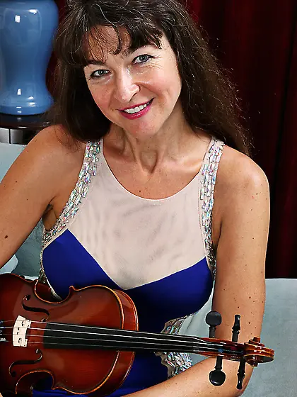 Saggy mature brunette anal