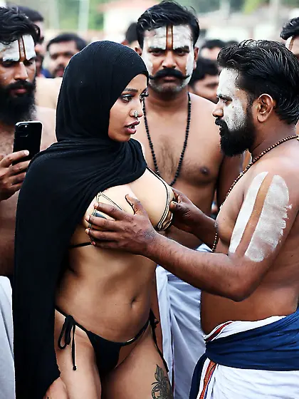 Hijabi randi know how to satisfy hindu bull