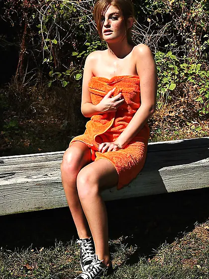 Kinky brunette babe Faye Valentine stripping and enjoying the ho