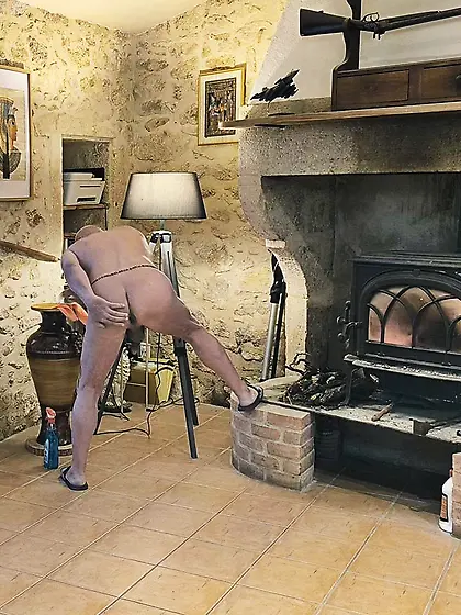 Je fais le ménage nu