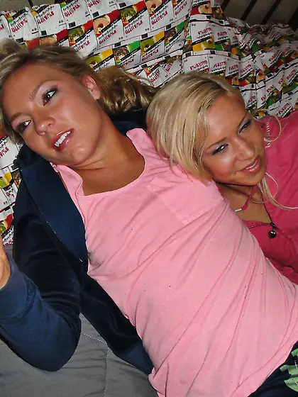 Kacey,  Ally have their first teen BFF threesome!