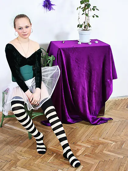 Kinky teen model Bianca 19 takes off her sexy outfit and shows h