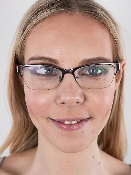 Cross eyed hottie with a tight body gets to showcase herself