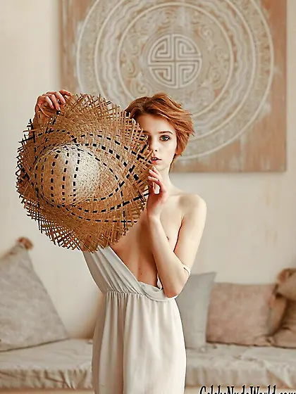 Marta Gromova Topless