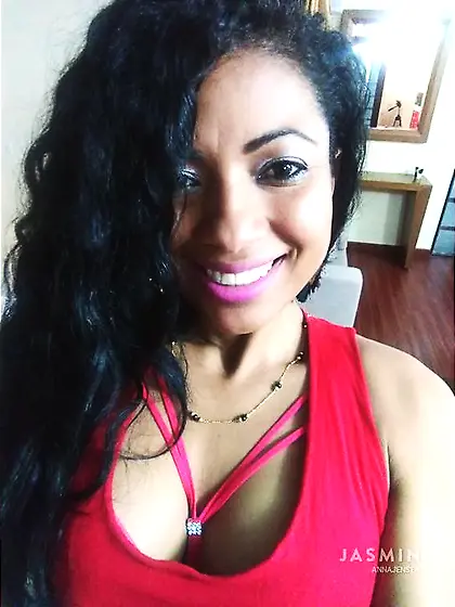 Straight brown eyes girl