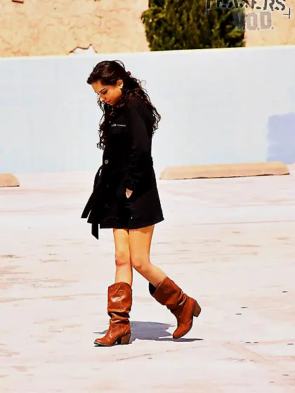 Baked brunette Trinity St Clair in leather boots exposes her nau