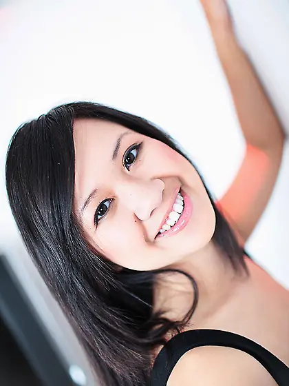 Asian bimbo Carmina Allure worships hard stick and tastes the fr