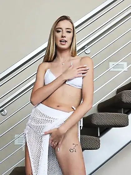 Beautiful teen gapes quite nicely