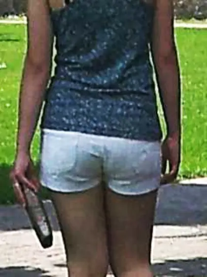 Schlampe wartet darauf in ihren Arsch gefickt zu werden