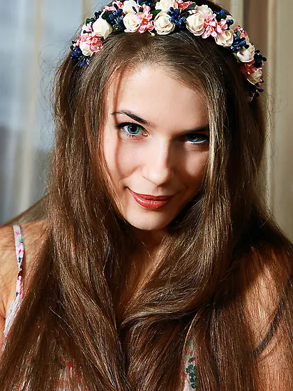 Forest nympho brunette takes off her long flowing dress on cam V