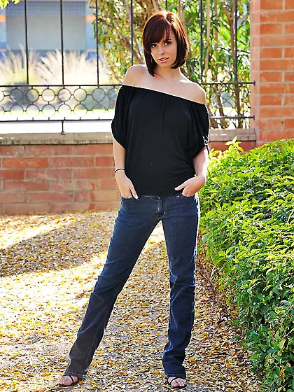 Teen Hayden Winters extreme closeups