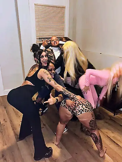 Need mad love daddy and dick also now babe fuck me