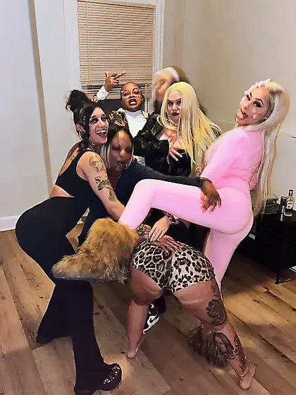 Need mad love daddy and dick also now babe fuck me