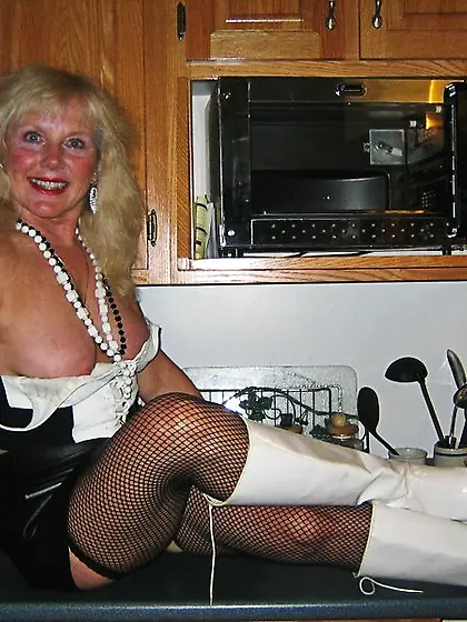 Cougar Ruth from United States My White Boots