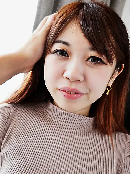 Asian girl in white panties agrees to let him lick her