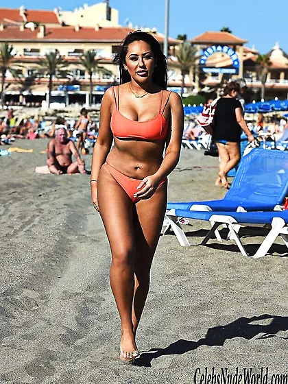 Sophie Kasaei Bikini