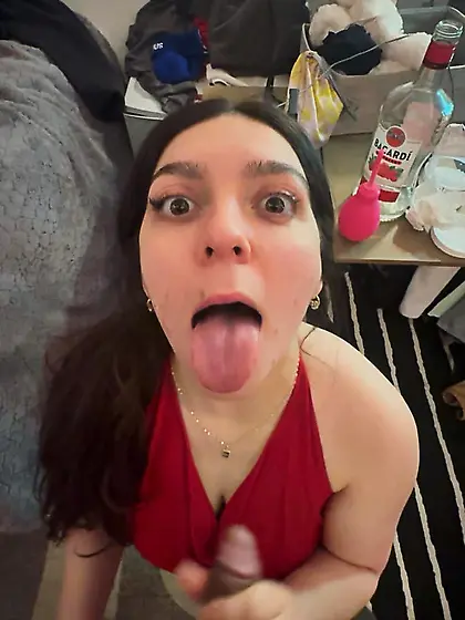 Karina Aubrey Feuti | Random Dumb Cunt from Reddit